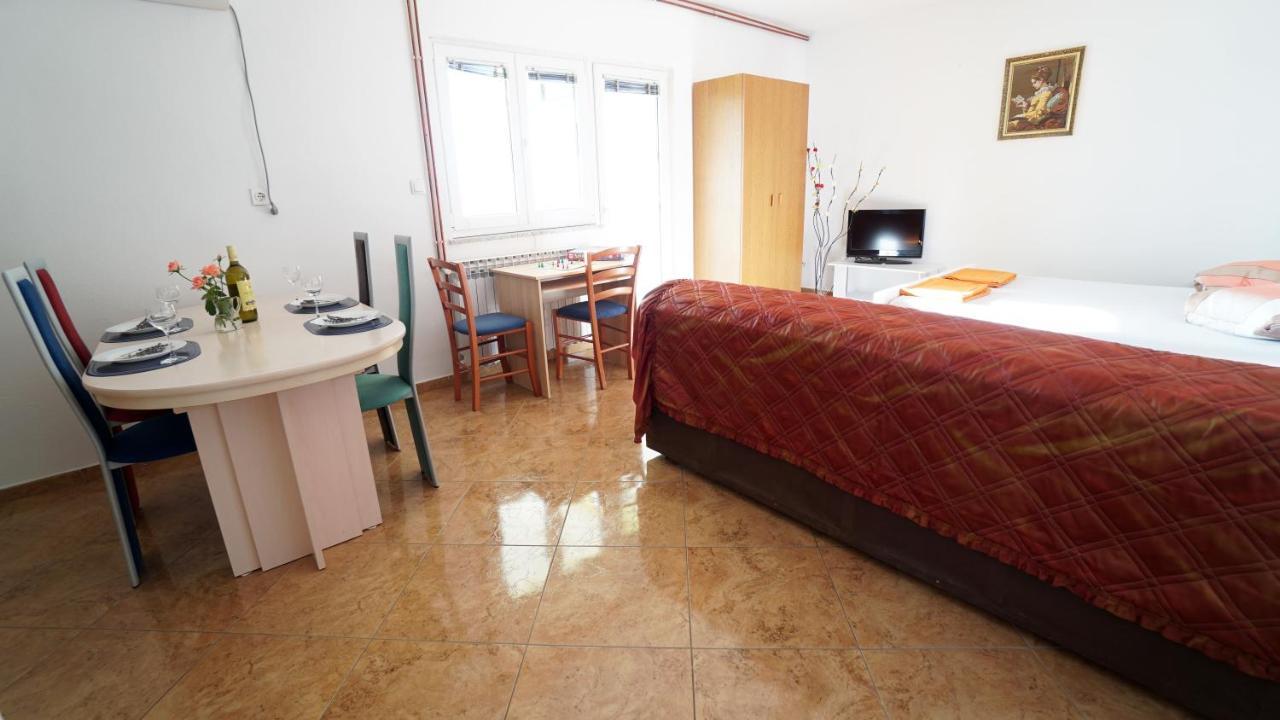 Apartments Kata ゴルニ・カリン エクステリア 写真