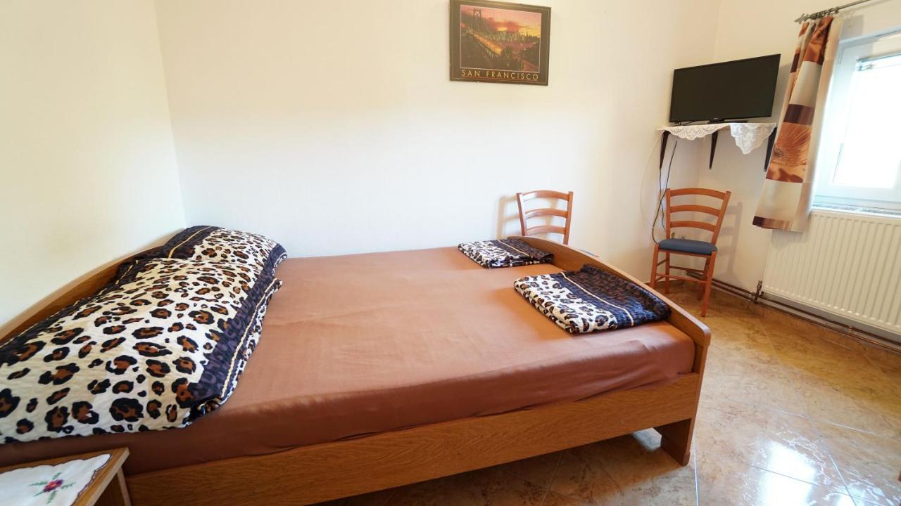 Apartments Kata ゴルニ・カリン エクステリア 写真